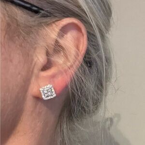 14k white solid gold stud earrings with natural diamonds